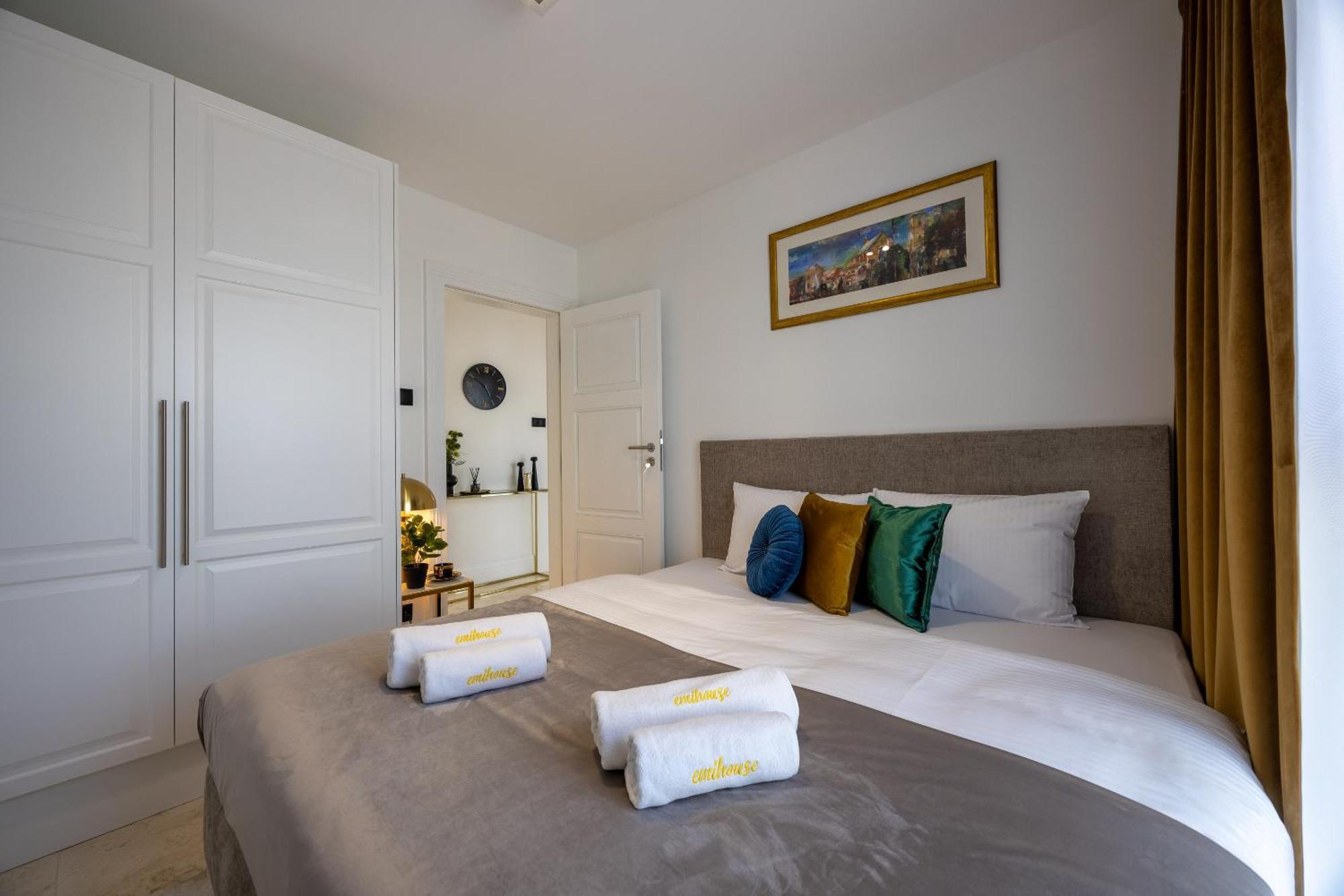Emihouse Riverside Premium Apartments & Free Parking 热舒夫 外观 照片