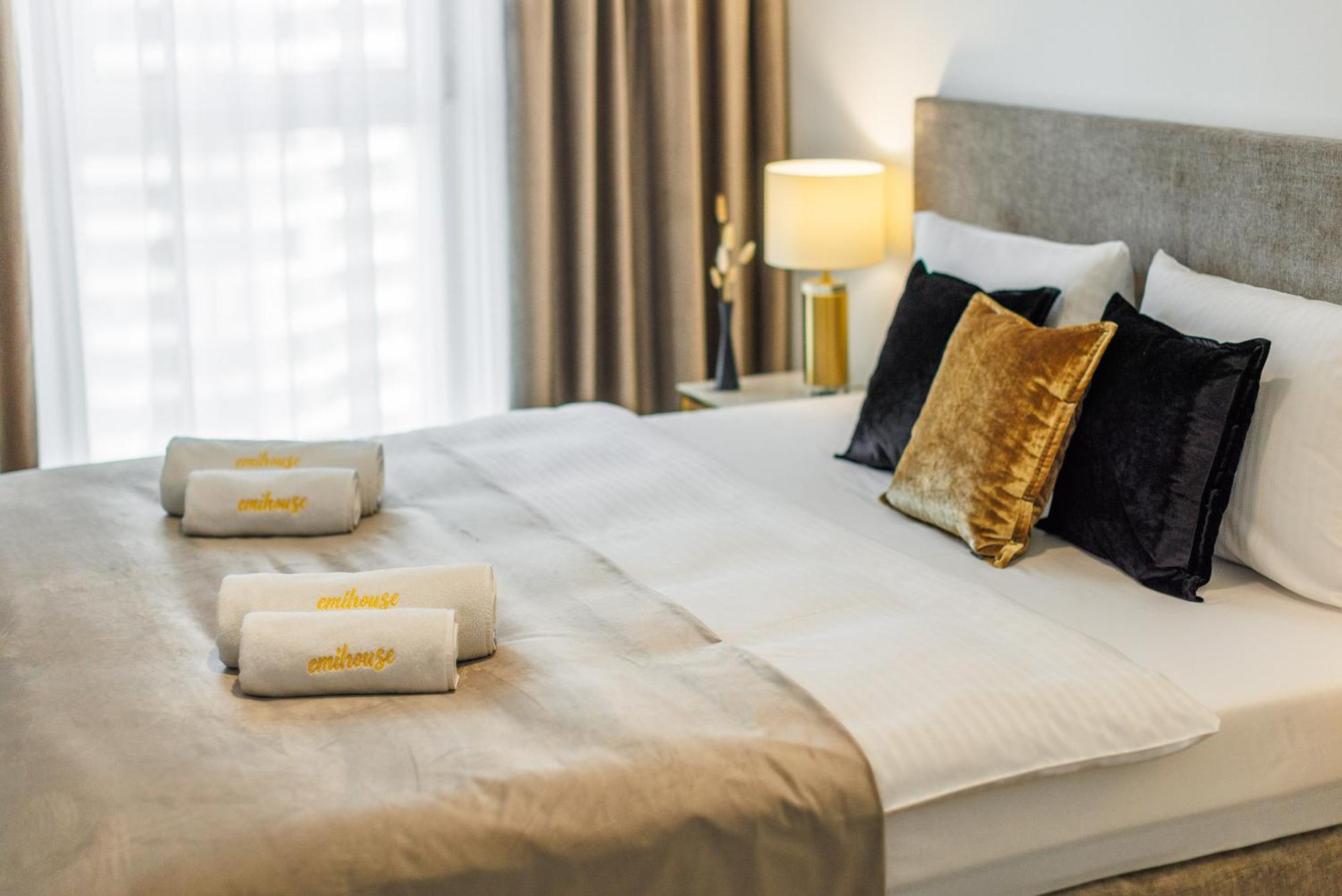 Emihouse Riverside Premium Apartments & Free Parking 热舒夫 外观 照片